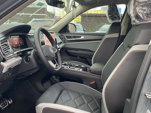 New 2026 Volkswagen Atlas Peak Edition image 8