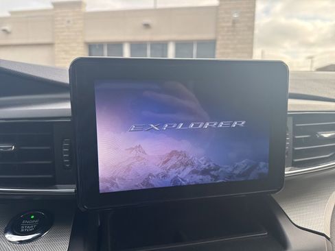 Used 2020 Ford Explorer XLT w/ Equipment Group 202A image 15