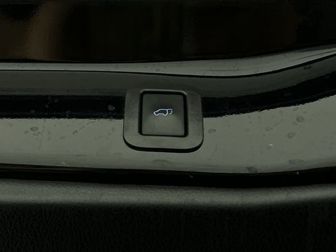 Used 2019 Toyota Highlander XLE AWD/4WD image 40