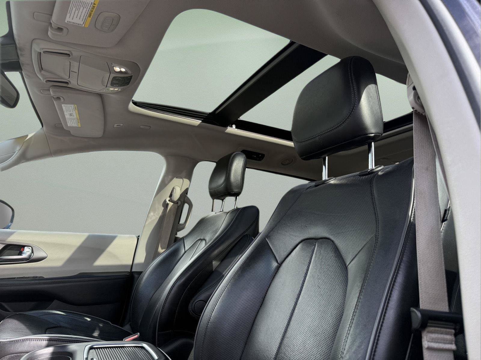 Used 2019 Chrysler Pacifica Limited FWD image 10