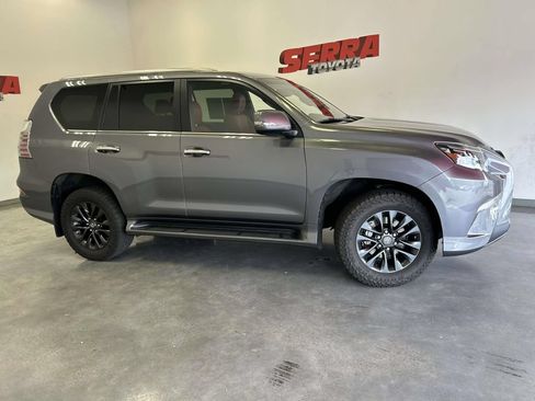 Used 2023 Lexus GX 460 Premium w/ Premium Package AWD/4WD image 2