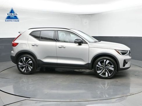 Used 2023 Volvo XC40 B5 Plus w/ Protection Package Premier AWD/4WD image 1