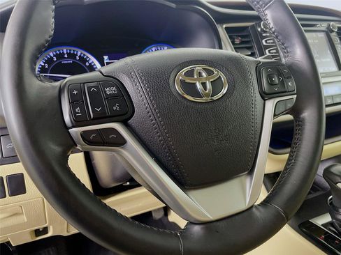 Used 2018 Toyota Highlander Limited FWD image 14