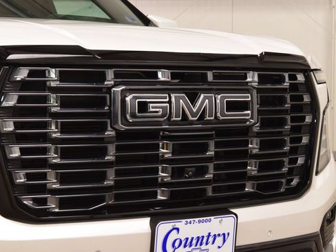 Used 2025 GMC Yukon XL Denali Ultimate w/ LPO, Floor Liner Package AWD/4WD image 11