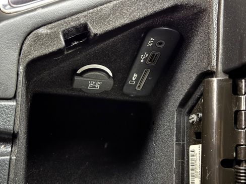 Used 2015 Dodge Challenger SXT image 27