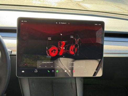 Used 2022 Tesla Model Y Long Range image 10