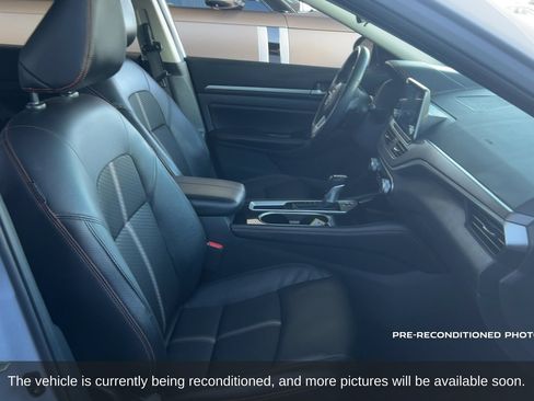 Used 2025 Nissan Altima 2.5 SR FWD image 13