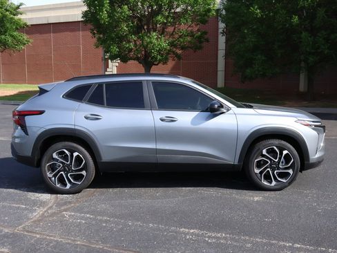 New 2026 Chevrolet Trax RS w/ Sunroof Package FWD image 28