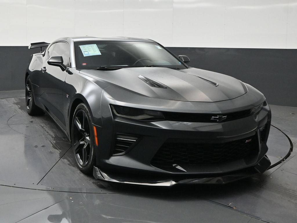 Used 2018 Chevrolet Camaro SS RWD image 7
