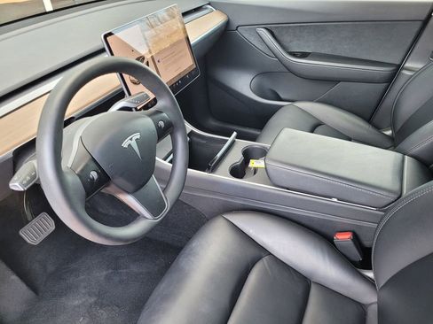 Used 2021 Tesla Model Y Long Range image 18