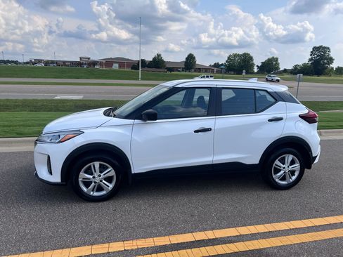 Used 2025 Nissan Kicks Play S FWD image 8