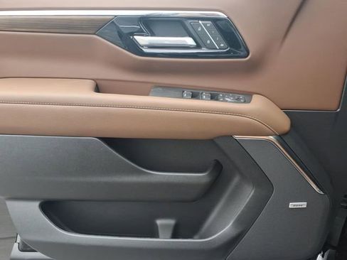 New 2026 Chevrolet Suburban High Country AWD/4WD image 13