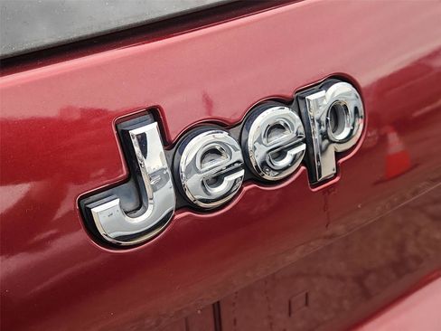 Used 2019 Jeep Cherokee Limited FWD image 29