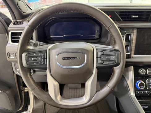 Used 2023 GMC Yukon Denali image 17