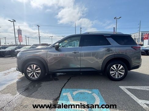Certified 2023 Nissan Pathfinder SL image 4