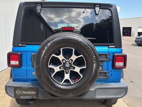 Used 2022 Jeep Wrangler Sport AWD/4WD image 4