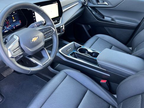 Used 2025 Chevrolet Equinox LT w/ Convenience Package II image 9