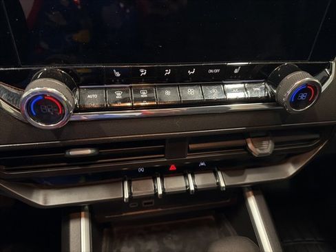 Used 2025 Chevrolet Colorado Trail Boss image 23