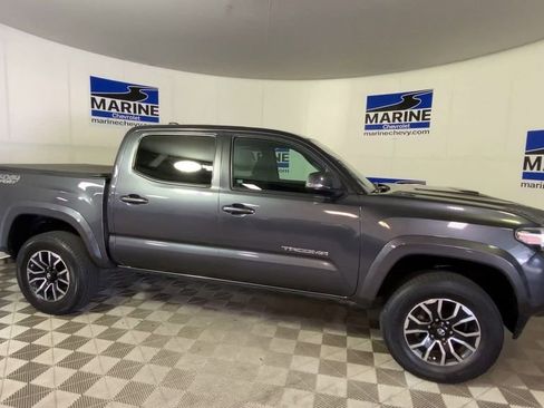 Used 2022 Toyota Tacoma TRD Sport w/ Technology Package AWD/4WD image 3