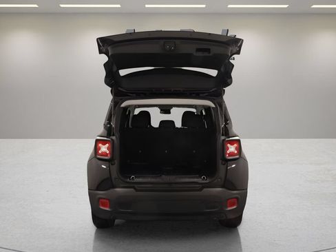 Certified 2023 Jeep Renegade Latitude AWD/4WD image 19