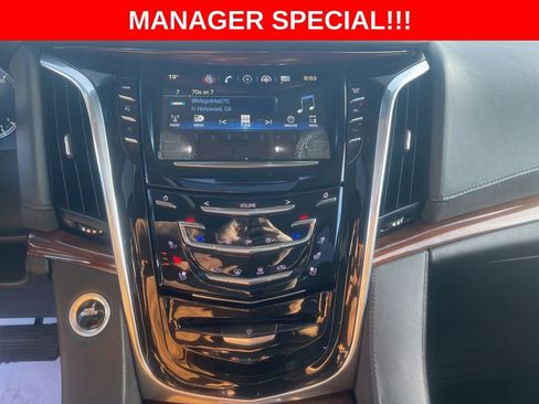 Used 2019 Cadillac Escalade Premium Luxury AWD/4WD image 29