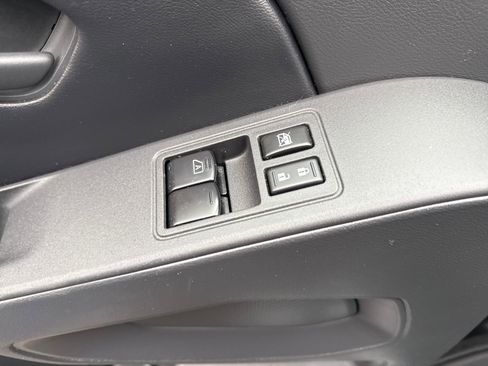 Used 2025 Nissan Frontier S image 11