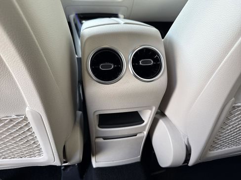 Used 2022 Mercedes-Benz GLB 250 GLB 250 image 8