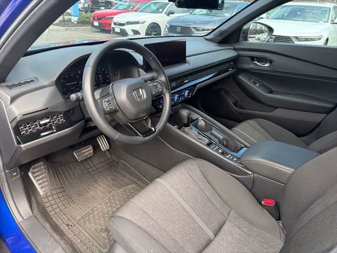 Used 2025 Honda Accord Sport image 6
