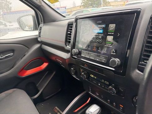 Used 2022 Nissan Frontier PRO-4X image 10