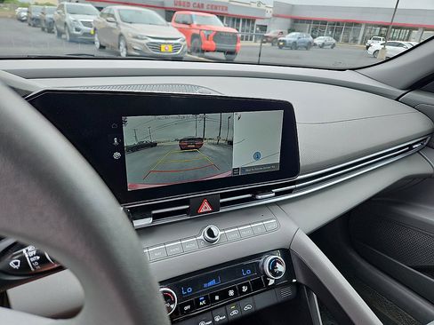 Used 2024 Hyundai Elantra SEL FWD image 17
