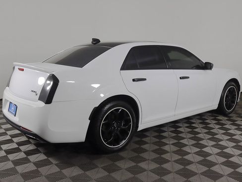 Used 2018 Chrysler 300 S image 9