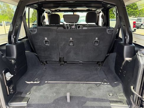 Used 2018 Jeep Wrangler Unlimited Sport S AWD/4WD image 11