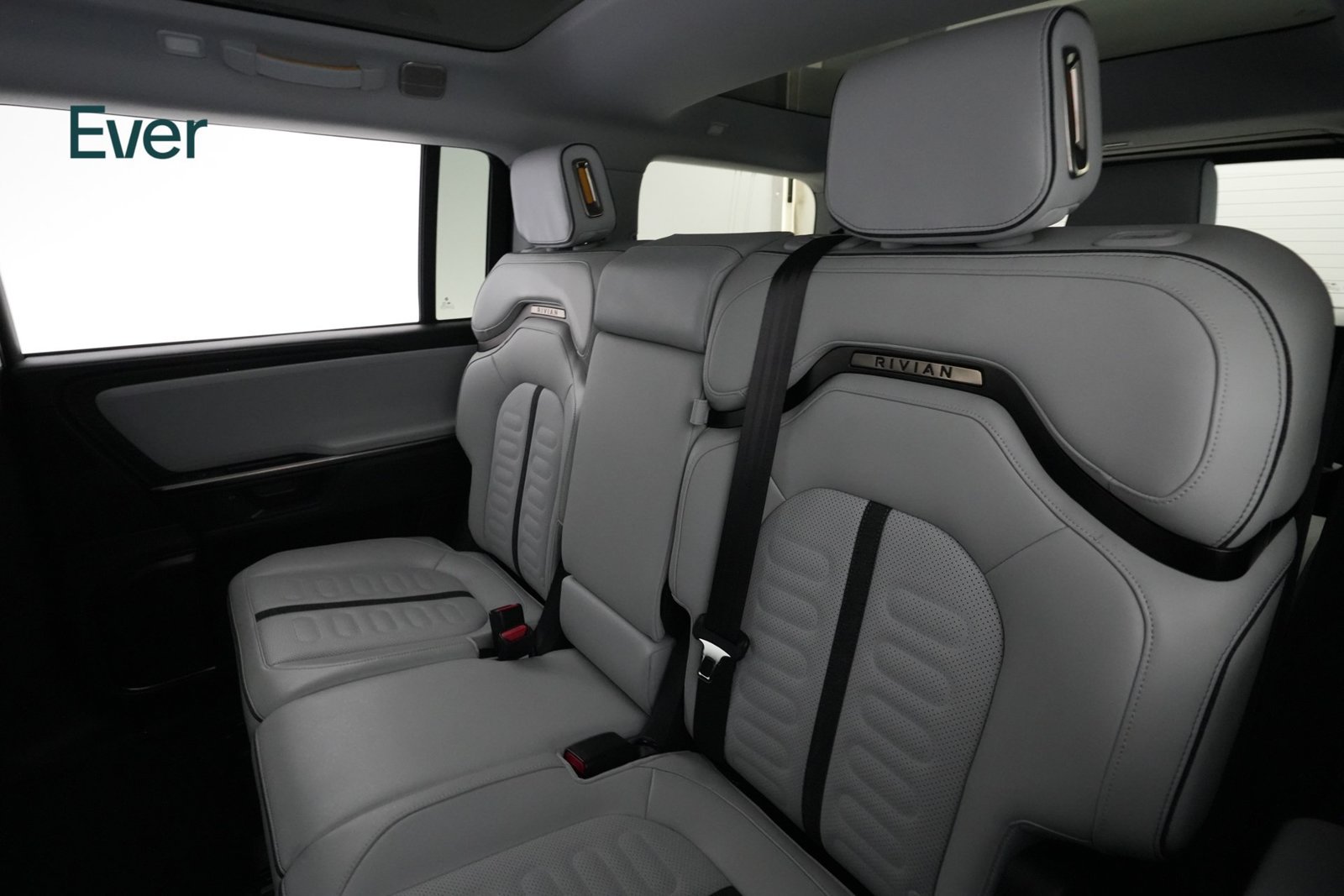 Used 2025 Rivian R1S Adventure Dual AWD/4WD image 24