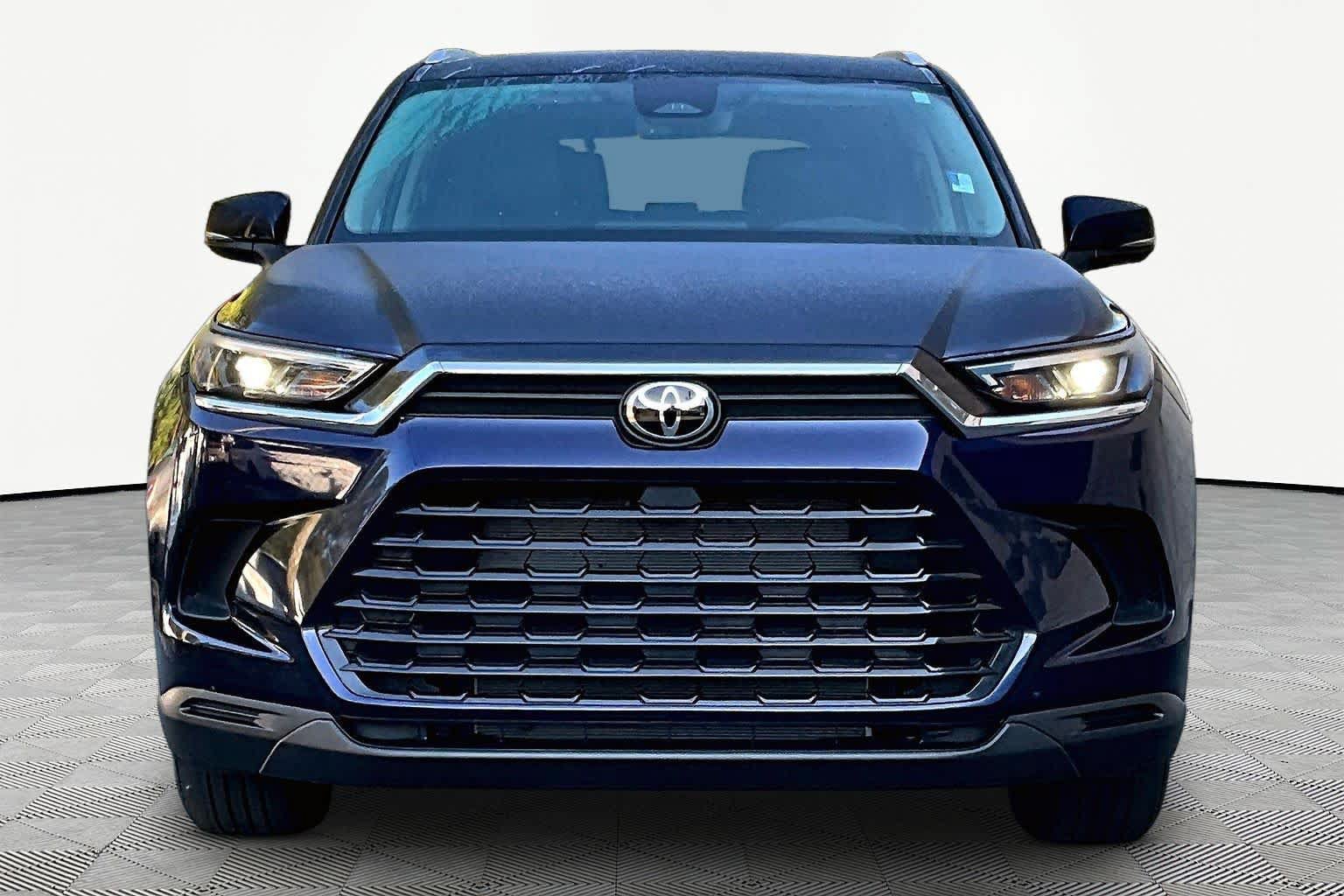 Used 2025 Toyota Grand Highlander FWD image 4