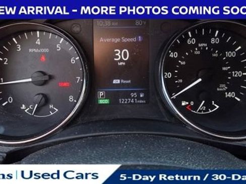 Used 2018 Nissan Rogue SV w/ Premium Package AWD/4WD image 16