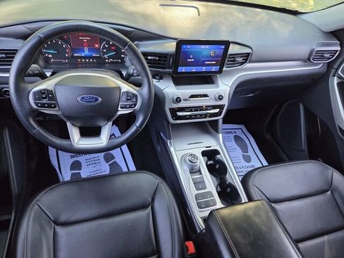 Used 2024 Ford Explorer XLT w/ Equipment Group 202A RWD image 10