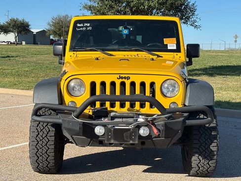 Used 2015 Jeep Wrangler Unlimited Rubicon w/ Connectivity Group image 3