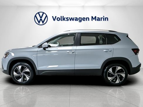 New 2026 Volkswagen Taos SE image 2