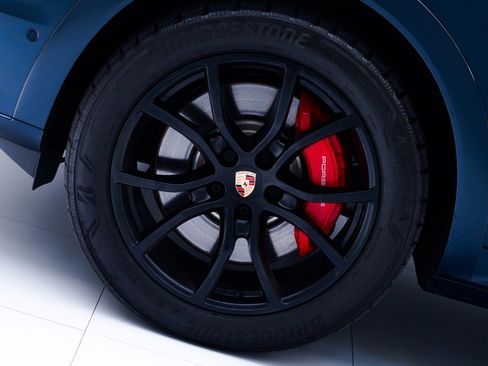 Used 2025 Porsche Cayenne S image 12