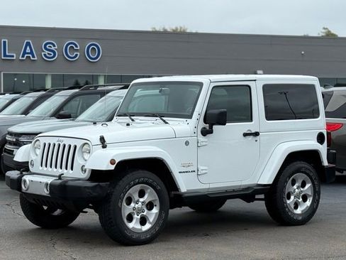 Used 2014 Jeep Wrangler Sahara w/ Dual Top Group AWD/4WD image 28