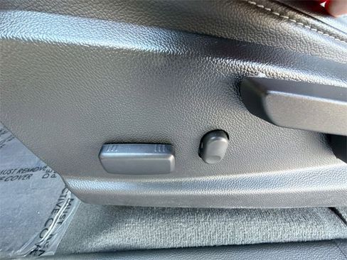 Used 2022 Chevrolet Colorado Z71 image 17