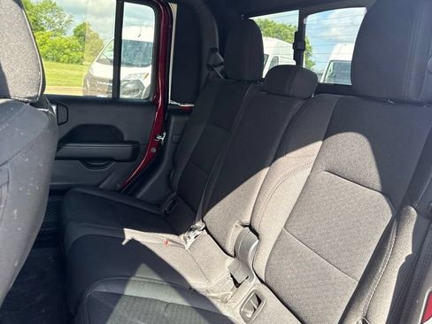 Used 2022 Jeep Gladiator Overland w/ Cold Weather Group AWD/4WD image 13