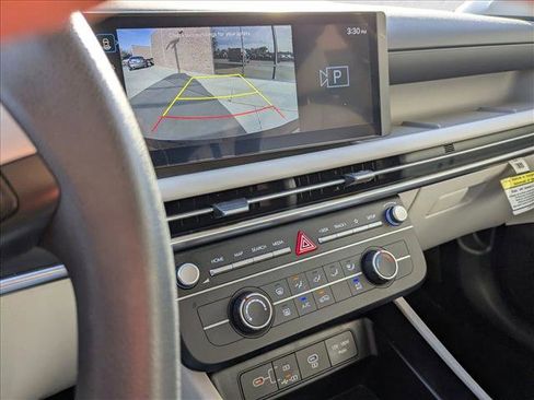 Used 2025 Hyundai Tucson SE image 13