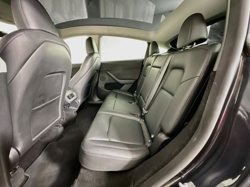 Used 2025 Tesla Model Y Long Range RWD image 27
