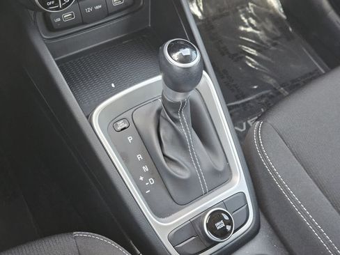 Used 2022 Hyundai Venue SEL w/ Cargo Package FWD image 18