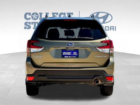 Used 2022 Subaru Forester Limited AWD/4WD image 9