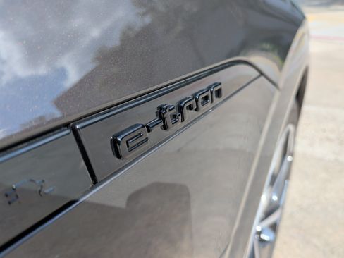 Used 2024 Audi Q8 e-tron Premium Plus w/ Premium Plus Package AWD/4WD image 33