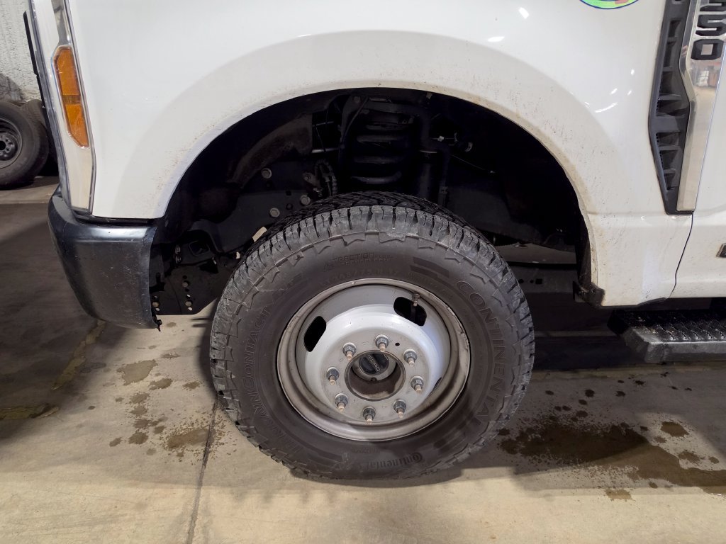 Used 2024 Ford F350 XL AWD/4WD image 3