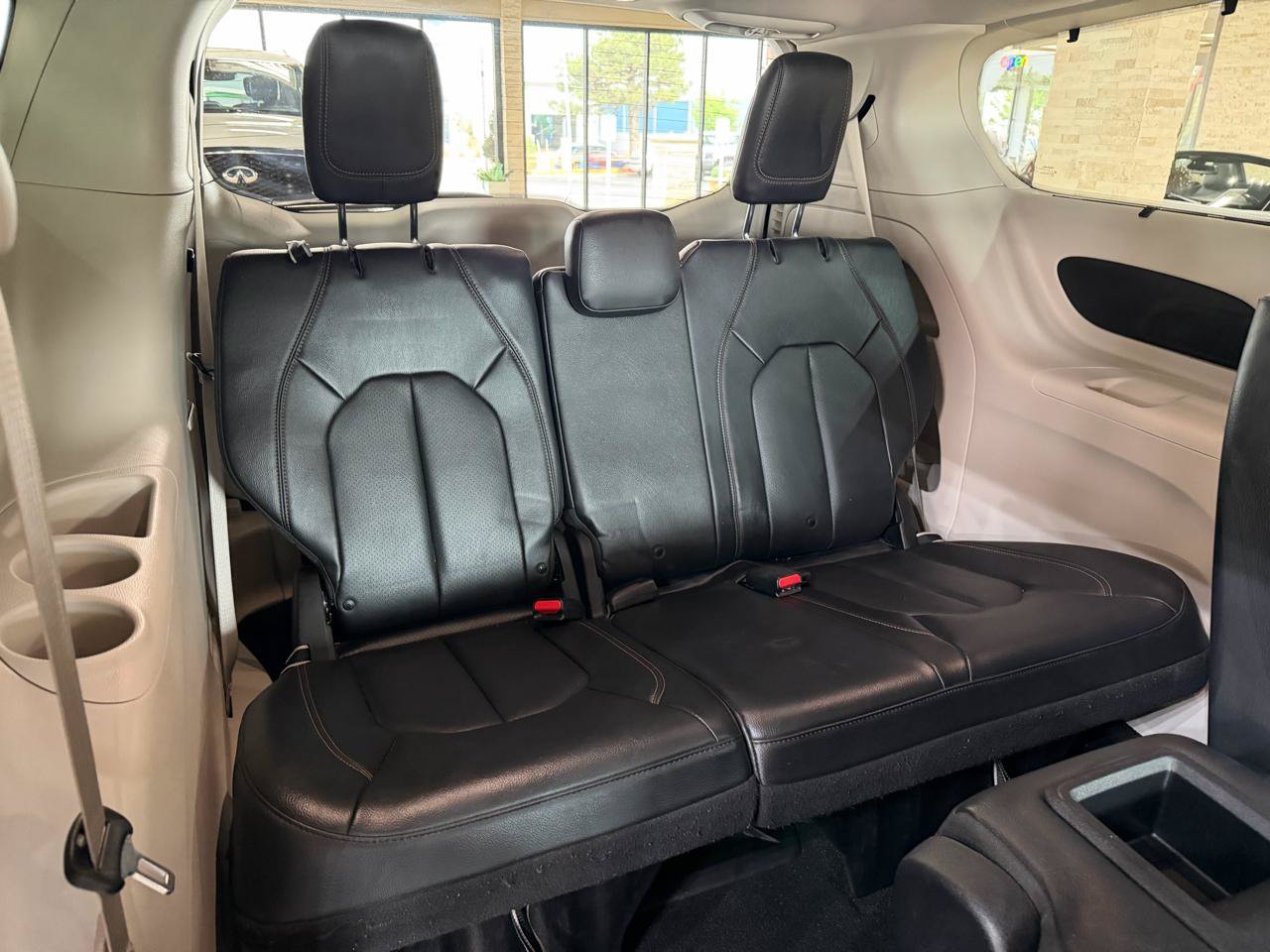 Used 2019 Chrysler Pacifica Touring-L FWD image 19