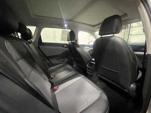 Certified 2023 Volkswagen Taos SE w/ Panoramic Sunroof Package FWD image 16